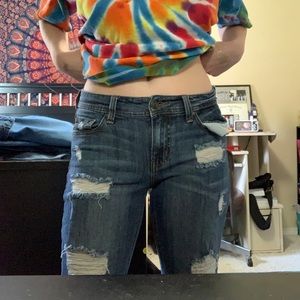 CUTE ASS RIPPED JEANS!!